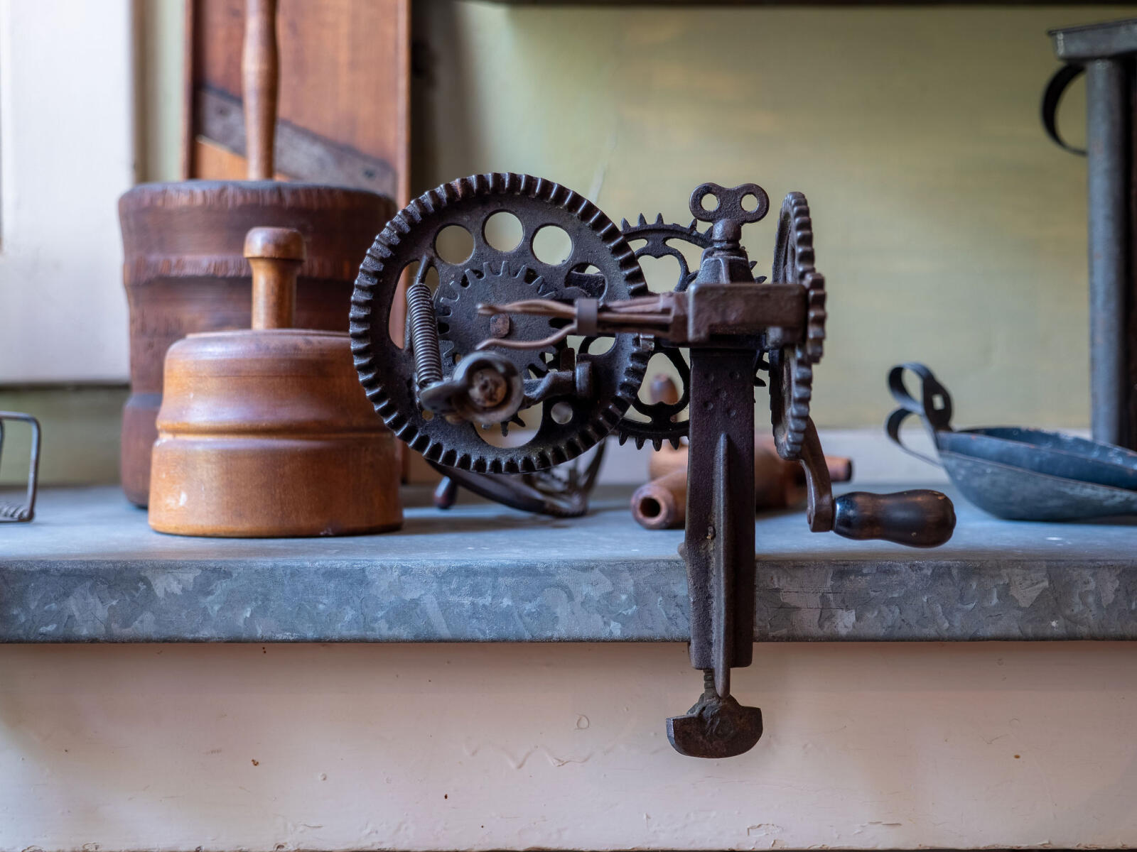 Victorian Era pealing gadget